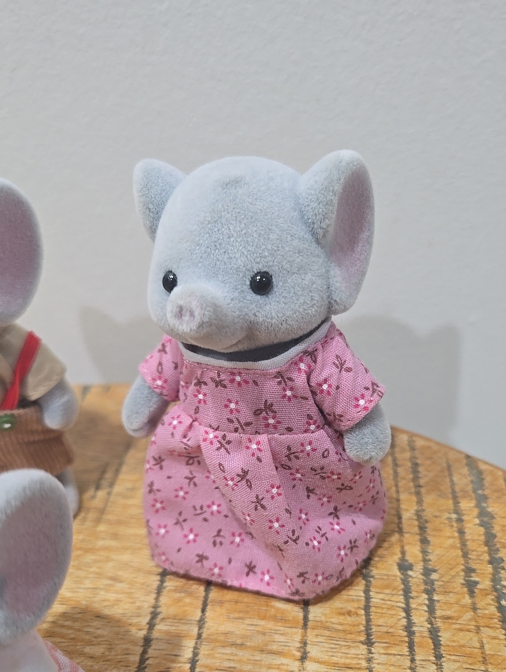Sylvanian Families Calico Critters Elephant Dolls (Lot Of 3) - Picture 3 of 12